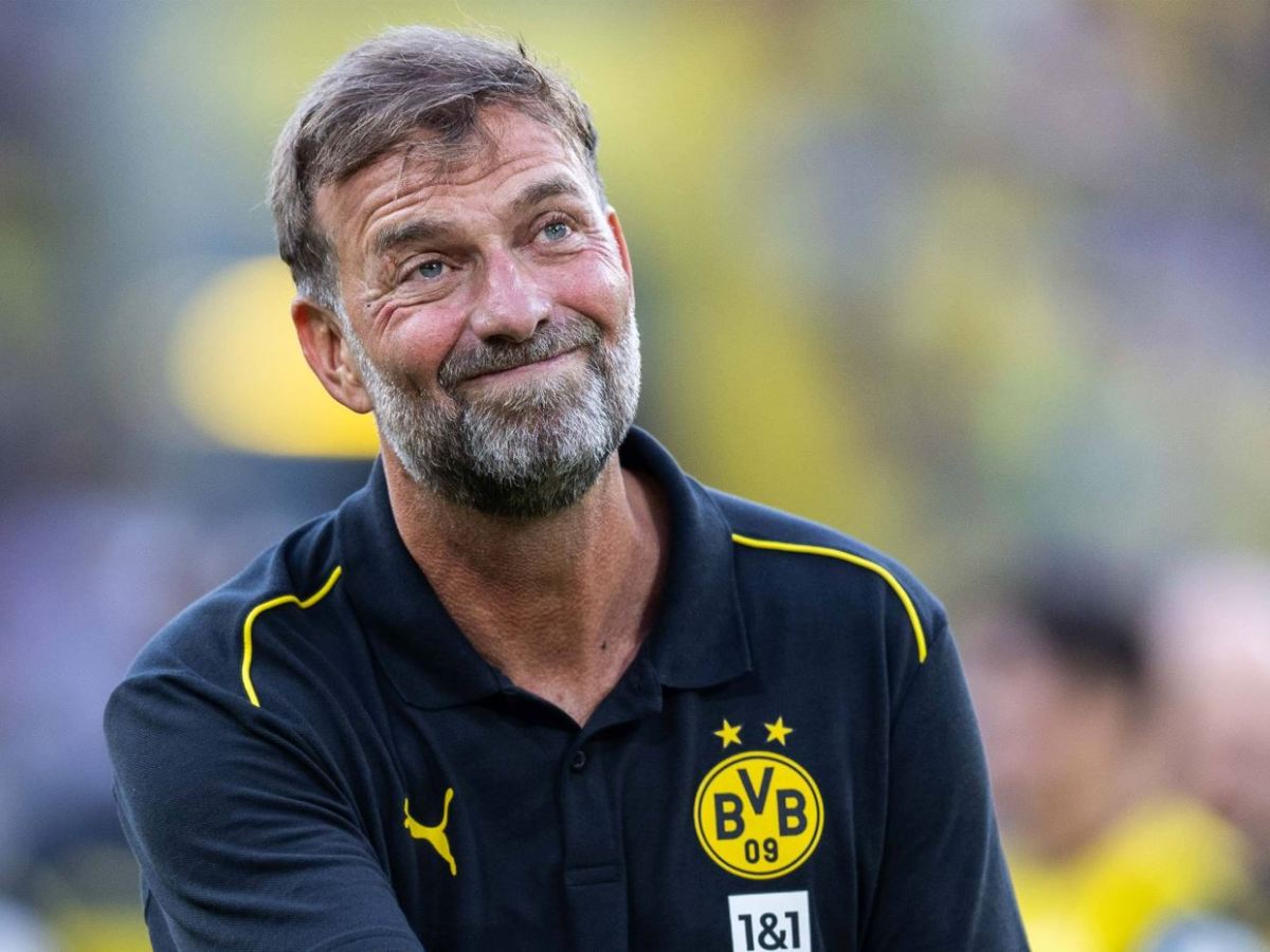 JÃ¼rgen Klopp verneigt sich vor den Fans von Borussia Dortmund, ehe er bei Red Bull unterschrieb.