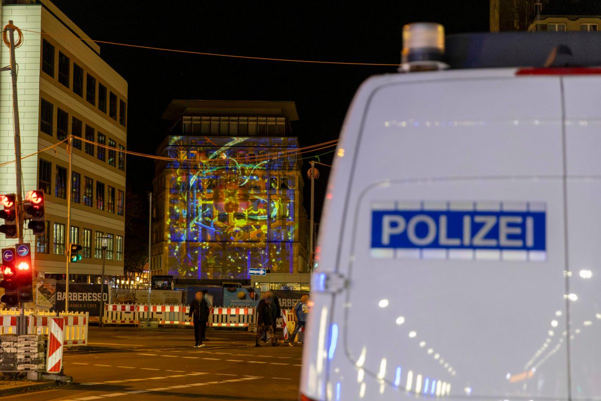 In Essen kam es nach dem Light Festival am Samstagabend zu einem Großeinsatz der Polizei!