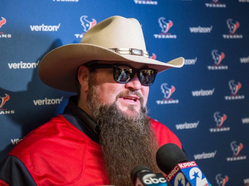 „The Voice“-Gewinner Sundance Head liegt im Krankenhaus.
