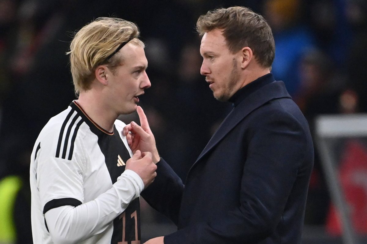 Julian Nagelsmann im GesprÃ¤ch mit Julian Brandt von Borussia Dortmund.