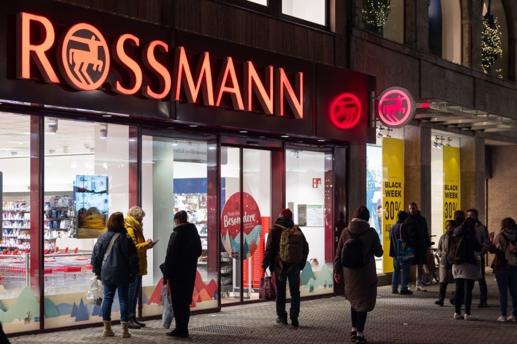 Groeßte Drogeriemarktkette in Deutschland-Rossmann.