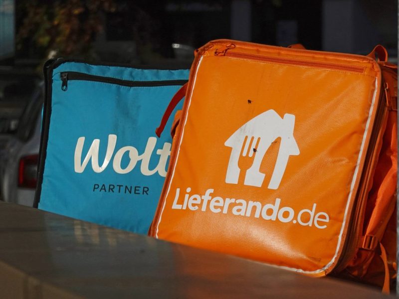 Lieferando und Wolt stehen im großen Konkurrenzkampf.