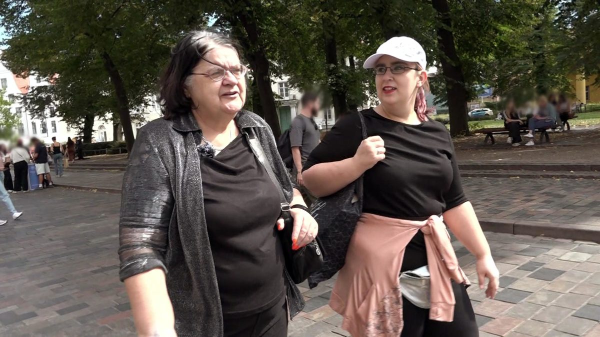 BÃ¼rgergeld: Zehnfach-Mama Brigitte schimpft frÃ¼her auf Putzstellen.