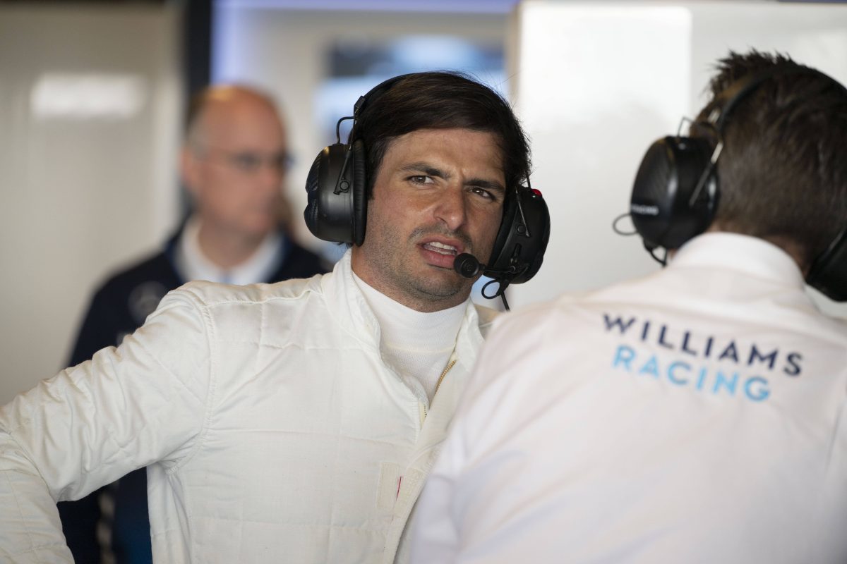 Formel-1-Star Carlos Sainz äußert sich deutlich zu seiner Teamentscheidung. Dabei lässt der Spanier aufhorchen und liefert eine Ansage.
