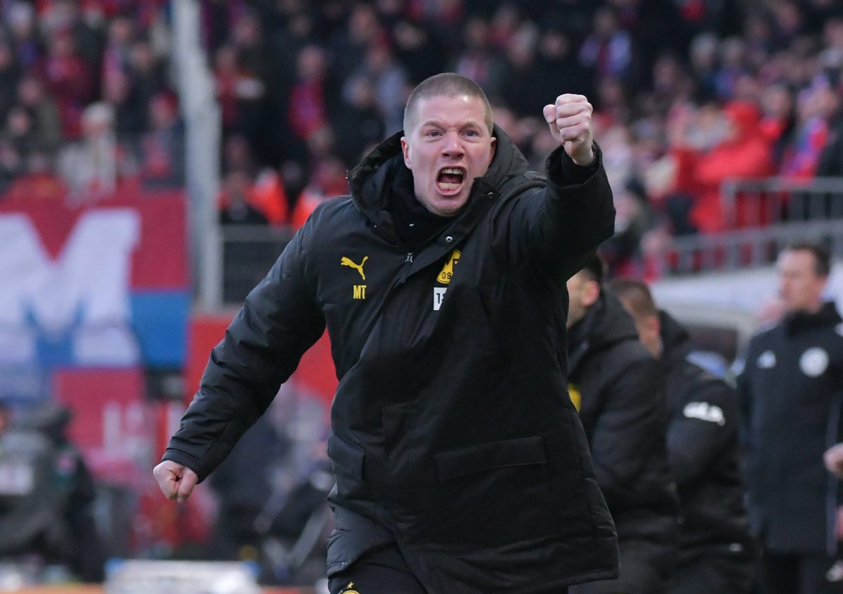 BVB-Interimscoach Mike Tullberg bleibt auch im dritten Spiel ungeschlagen. Dafür ließ er sich von den Fans mächtig feiern.