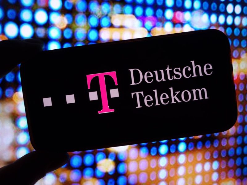 Telekom-Kunden erhalten aktuell eine dubiose Nachricht.