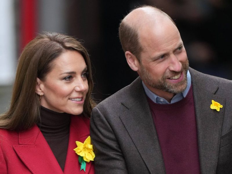 Kate Middleton und Prinz William verstoßen gegen das Protokoll.