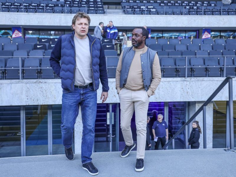 Schalke 04 feierte in Berlin einen ganz, ganz wichtigen Auswärtssieg. Und doch blieb für die S04-Fans ein bitterer Beigeschmack.
